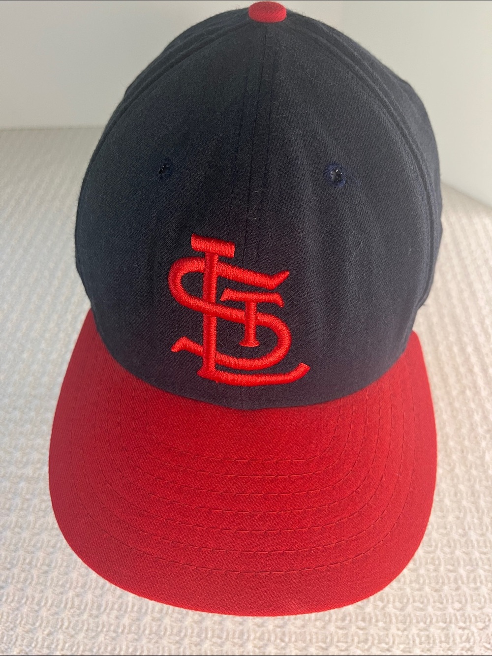 Roman brand St. Louis Cardinals fitted baseball cap, 7 3/4 navy crown, red visor